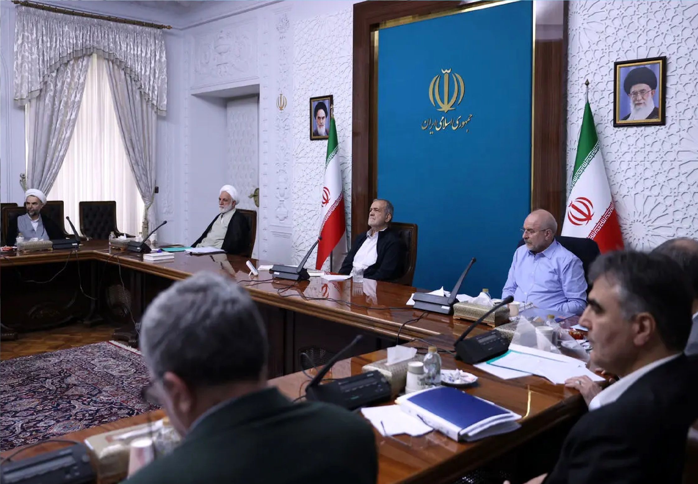 جلسه فوری سران سه قوه برگزار شد