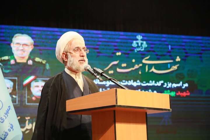 اتباع غیرمجاز خاک ایران را ترک کنند