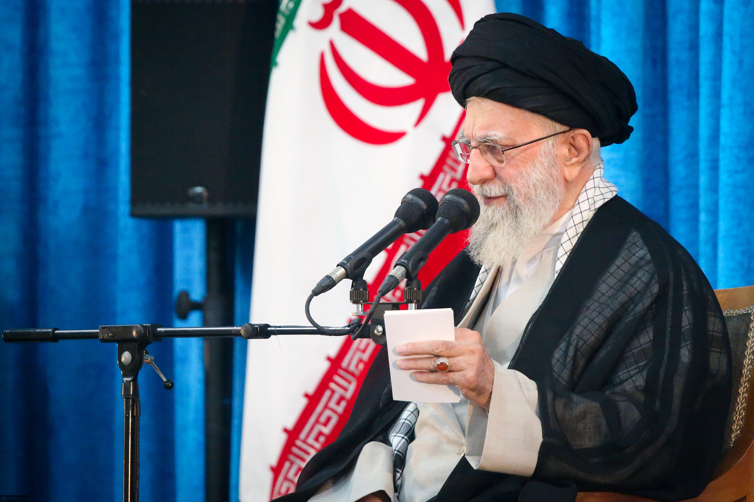 رهبر انقلاب: صنعت هسته‌ای ملت ایران ربطی به آمریکا ندارد