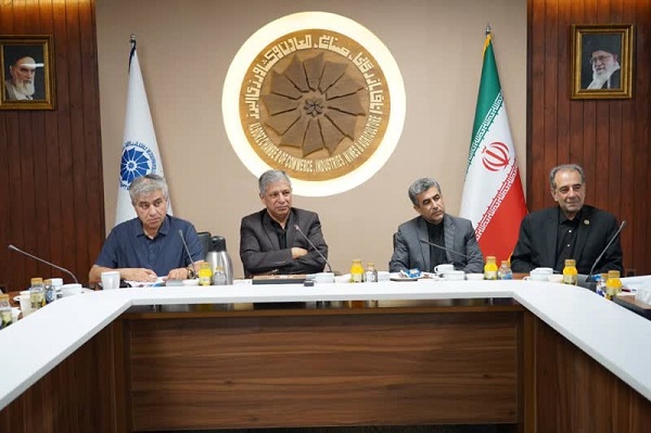 توقف ناگهانی تمدید کارتهای بازرگانی، تولید را قفل کرد