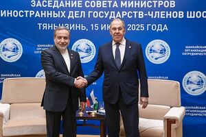 تاکید عراقچی و لاوروف بر حلوفصل دیپلماتیک مسئله هستهای ایران