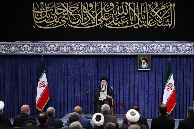 رهبر انقلاب: ملت ایران در هیچ میدانی به صورت طرف ضعیف حاضر نخواهد شد