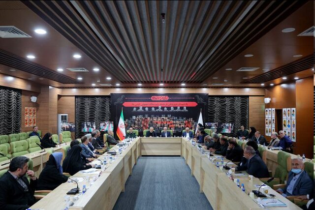 نشست پزشکیان با رئیس و معاونین بنیاد شهید و امور ایثارگران