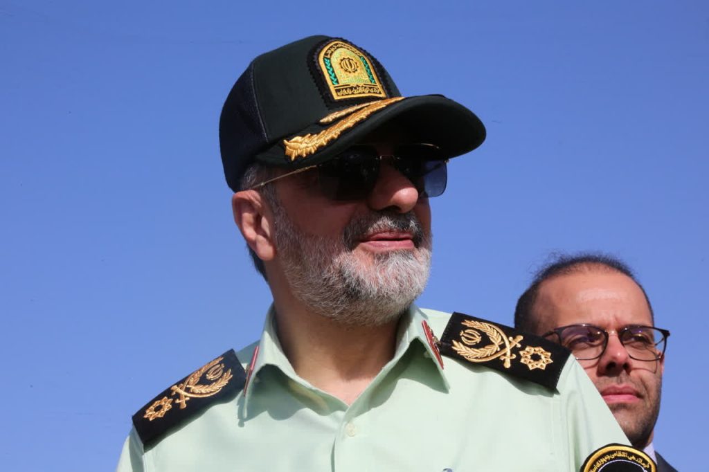 فرمانده فراجا: استفاده از گذرنامه غیر در مرز پیگرد قانونی دارد