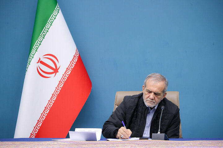 پزشکیان: افتتاح ۱۳۰ مگاوات برق خورشیدی، گام اولیه برای رفع ناترازی است
