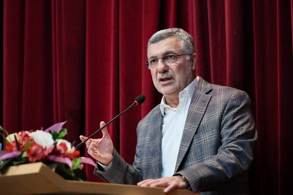 وزیر بهداشت: تحریم‌ها قربانیان بیشتری از جنگ‌ها گرفته‌اند