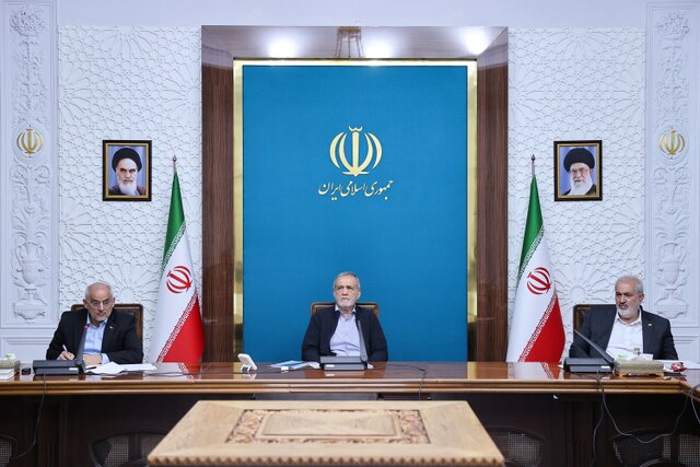 پزشکیان: با مدیریت صحیح منابع، پروژههای نیروگاههای تجدیدپذیر بدون فشار بر ذخایر ارزی اجرا میشوند