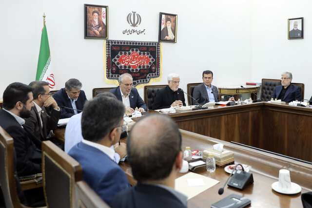عارف: برابر استفاده از فناوری مقاومت کنیم، خود را بر ما تحمیل میکند