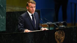 ماکرون: ساعات آتی برای ایران بسیار مهم است