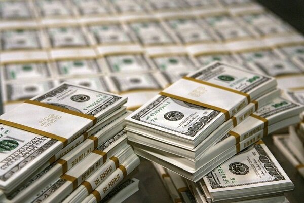 کاهش ارزش دلار در بازار جهانی با افزایش احتمال تعطیلی دولت آمریکا