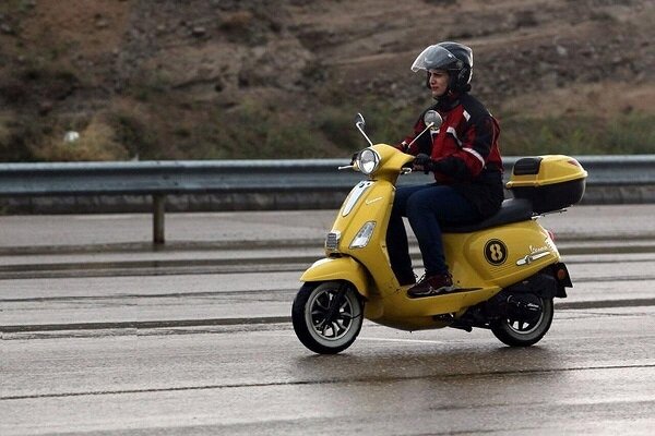 پشت چراغ قرمز قانون؛ آیا مسئله موتورسواری زنان قابل حل است؟