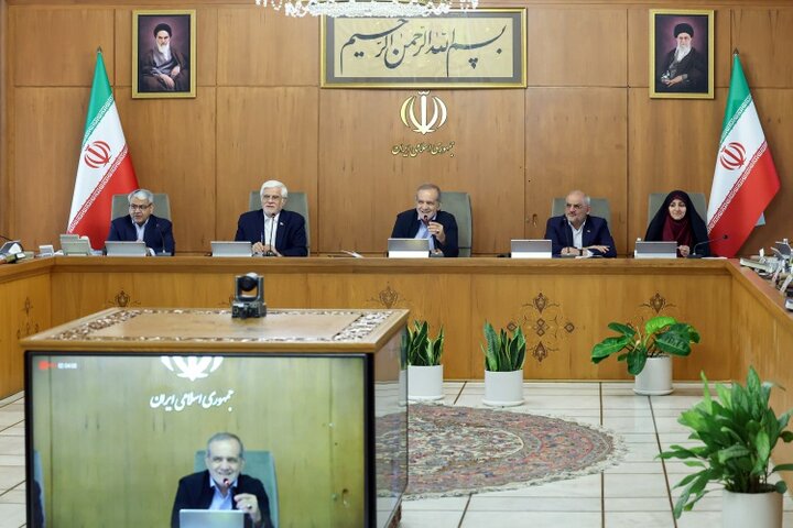 پزشکیان: موازی‌کاری‌ها باید سامان داده و دستگاه‌های متولی آن ادغام شوند