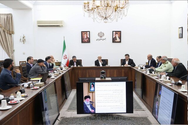 عارف: اجازه نمی‌دهیم با سفره مردم شوخی کنند