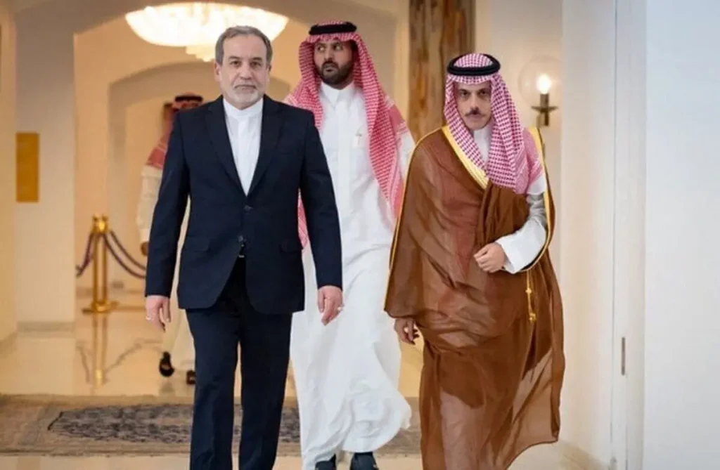 وزیر خارجه عربستان، عراقچی را در جریان توافق دفاعی اخیر با پاکستان قرار داد