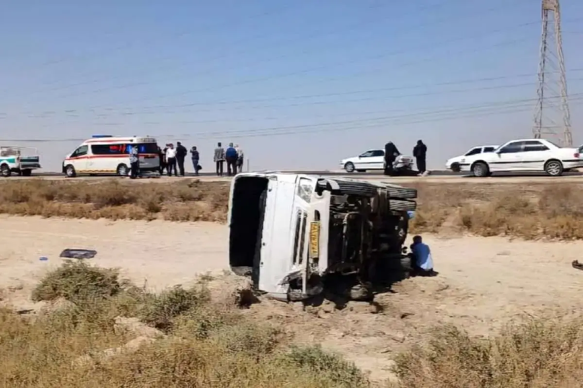 واژگونی مینی‌بوس در جاده آبادان–ماهشهر/ ۱۴ نفر مصدوم شدند