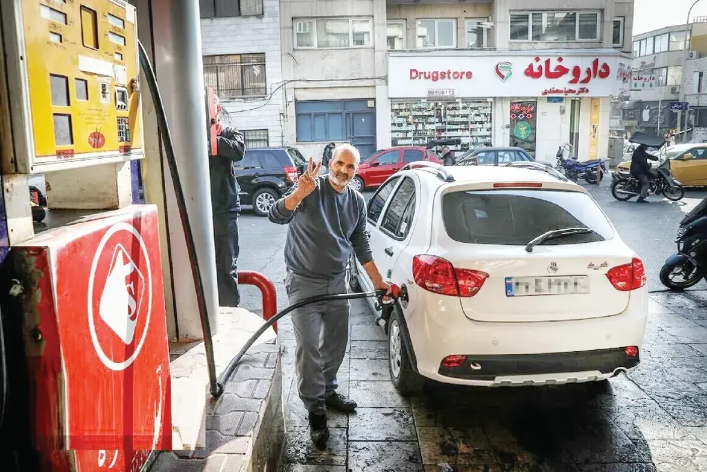 «بنزین به نفر» جدیدترین گزینه برای قیمت بنزین روی میز پزشکیان