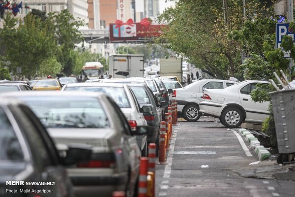 ۵ میلیون متقاضی برای ۷۳ هزار خودرو؛ قرعه‌کشی یا رقابت بر سر رانت؟