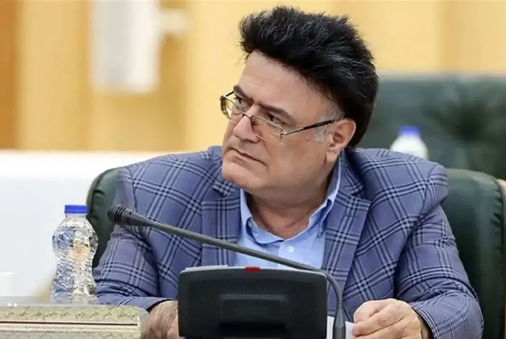 قیمت بنزین سال به سال و کم کم بالا می‌رفت بهتر بود تا چند سال ثابت و بعد افزایش