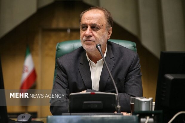 تنها راه نجات کشور بسیجی عمل کردن است