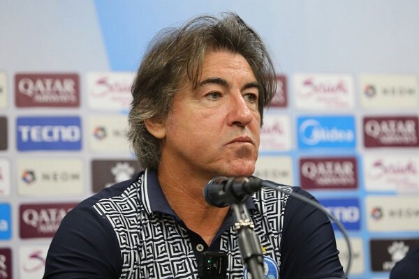 تغییر زمین بازی عجیب است؛ بین استقلال و بقیه فرق نگذارند