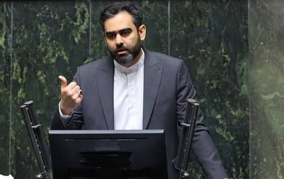 انتقاد تند ثابتی از بنیاد مستضعفان؛ ده ها میلیارد از پول مردم را به شکم سلبریتی ها ریختند