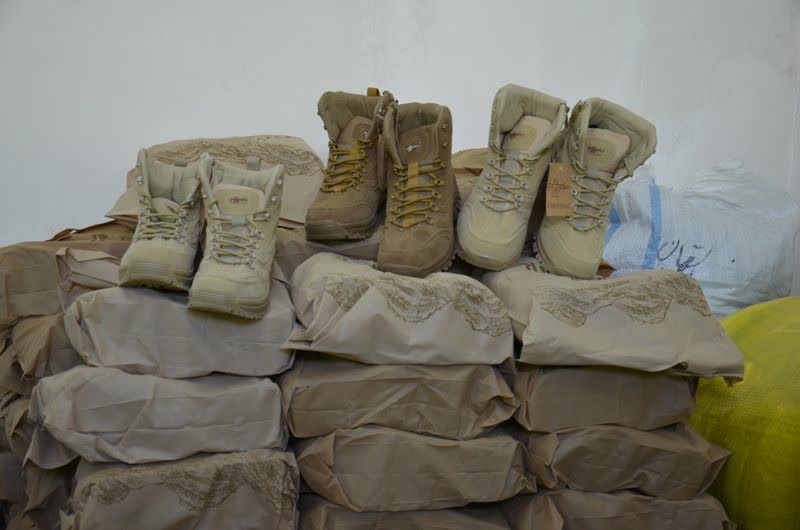 خودروي حامل کفش و کتاني قاچاق در توقيف پليس امنيت اقتصادي