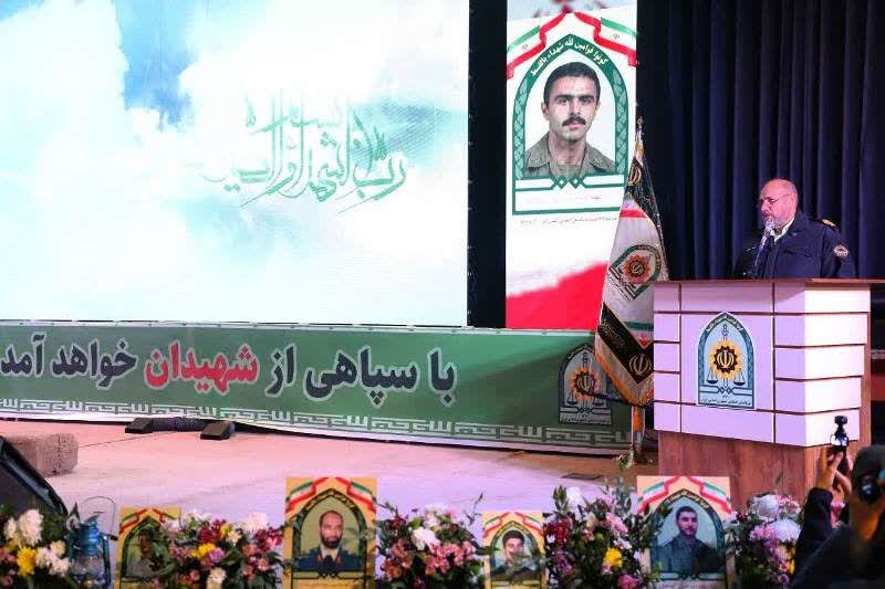 شهدای انتظامی در خط مقدم دفاع از حریم و امنیت کشور هستند