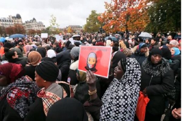 وزیر کشور فرانسه با ممنوعیت حجاب برای دختران خردسال مخالفت کرد