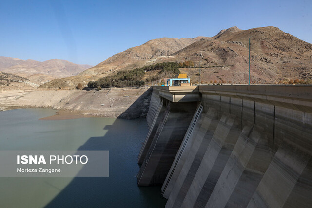 ذخیره آب سدهای تهران نصف شد