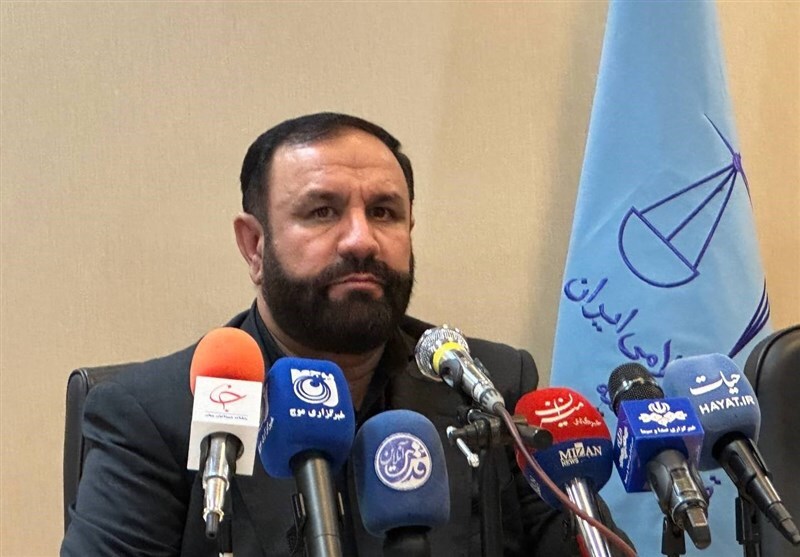 تشکیل پرونده قضائی برای برخی برند‌ها و فروشگاه‌ها؛ حامل اسلحه محارب است