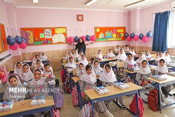 تمامی مدارس کشور فردا دایر است