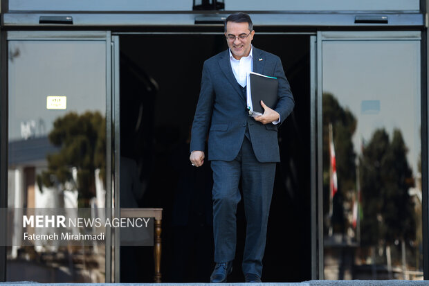 نیروهای شرکتی و قراردادی در کوچک‌سازی دولت بیکار نخواهند شد