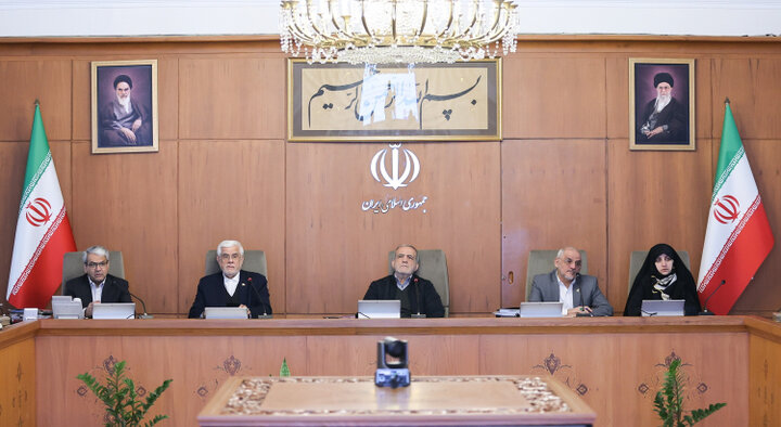 تلاش دشمن برای ایجاد بی‌ثباتی موجب غفلت ما از ضعف‌ داخلی نشود