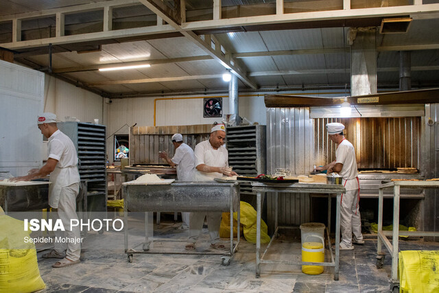 کمبود نان نداریم/ در صورت نیاز سهمیه آرد استان‌ها افزایش می‌یابد