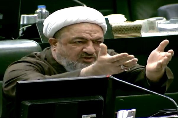 رسایی: درِ مجلس را ببندید؛ بودجه اش را خرج مردم کنید