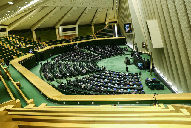 وزیر کار و راه و شهرسازی به سوال نمایندگان مجلس پاسخ می دهند