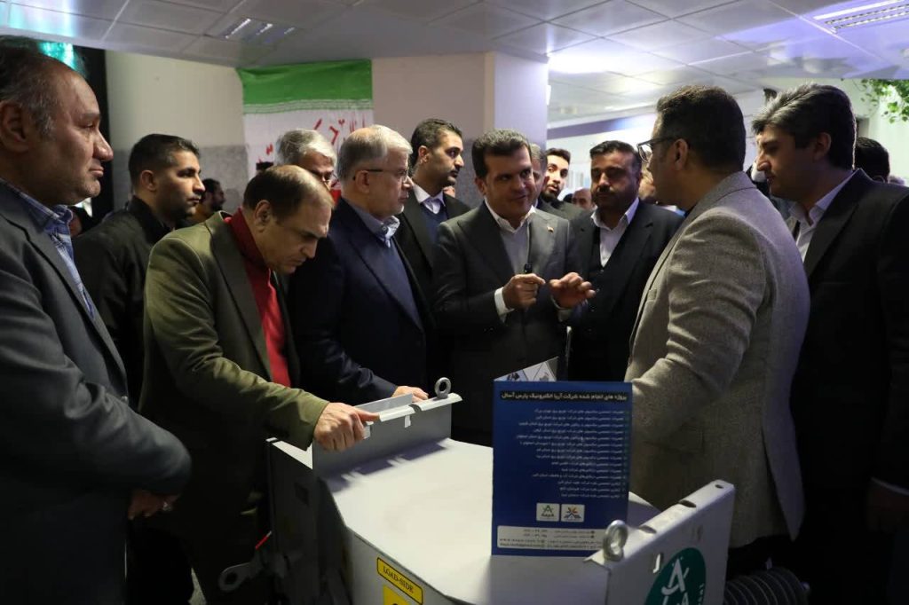 بازدید معاون علمی رئیس‌جمهور و استاندار البرز از نمایشگاه محصولات فناورانه پارک علم و فناوری استان