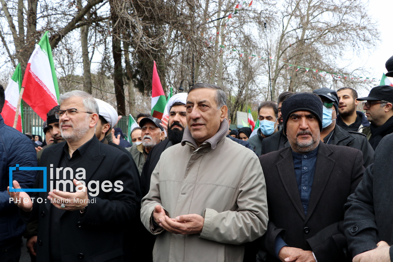 ملت ایران در برابر هیچ قدرتی سر خم نمی‌کند