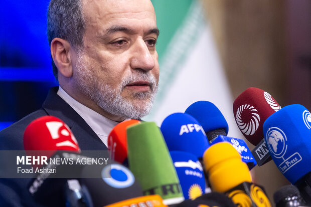 عراقچی: خواهان پایان کامل و دائمی جنگ هستیم