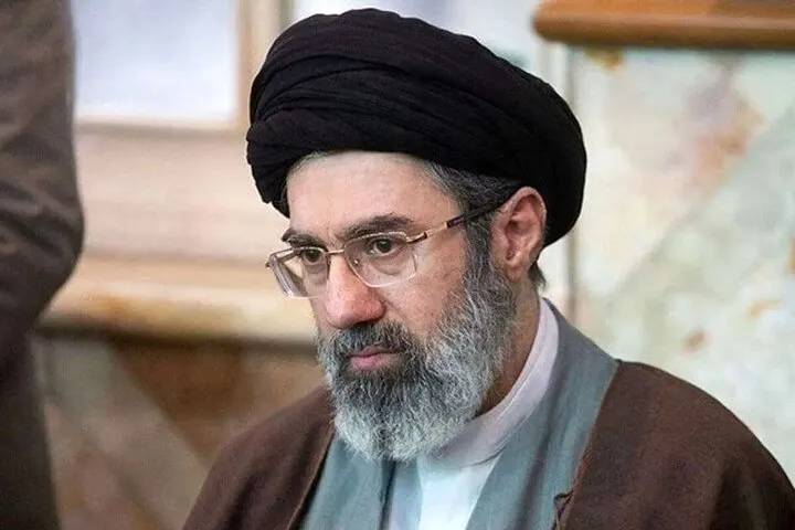 بیعت مسئولان و نهادهای انقلابی با سومین رهبر انقلاب اسلامی ایران