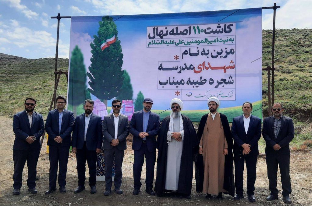 مراسم کاشت ۱۱۰ نهال در شهرک دارویی برکت برگزار شد