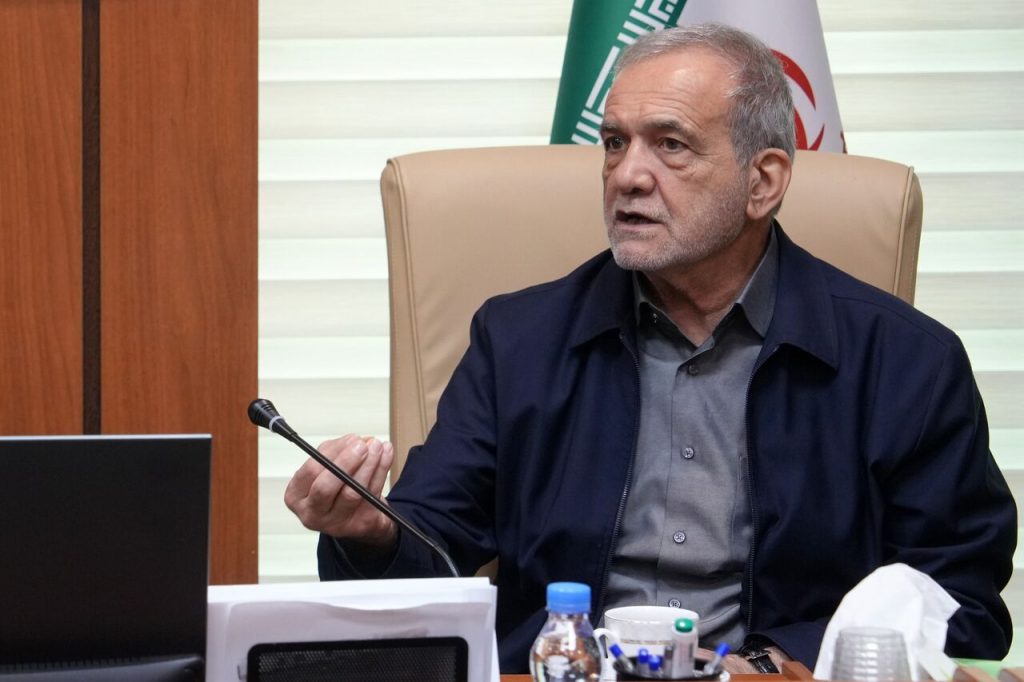 هیچ قدرتی قادر به تسلیم ملت ایران نیست/انتقاد از رفتارهای دوگانه در نظام بین‌الملل