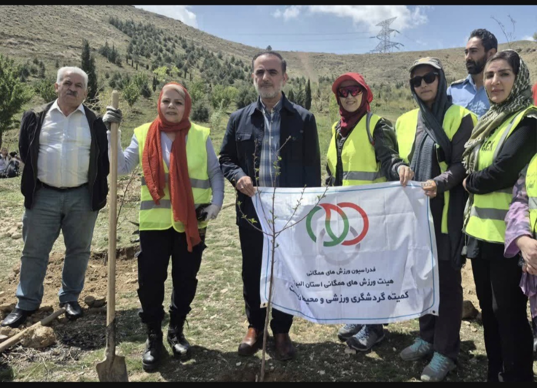 غرس درختان مثمر در باغستان کرج به یاد قائد شهید/سمن ها پیشرو در تمدن سازی