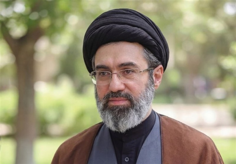 معلمان و کارگران ستون فقرات عرصه‌ی فرهنگ و اقتصاد هستند