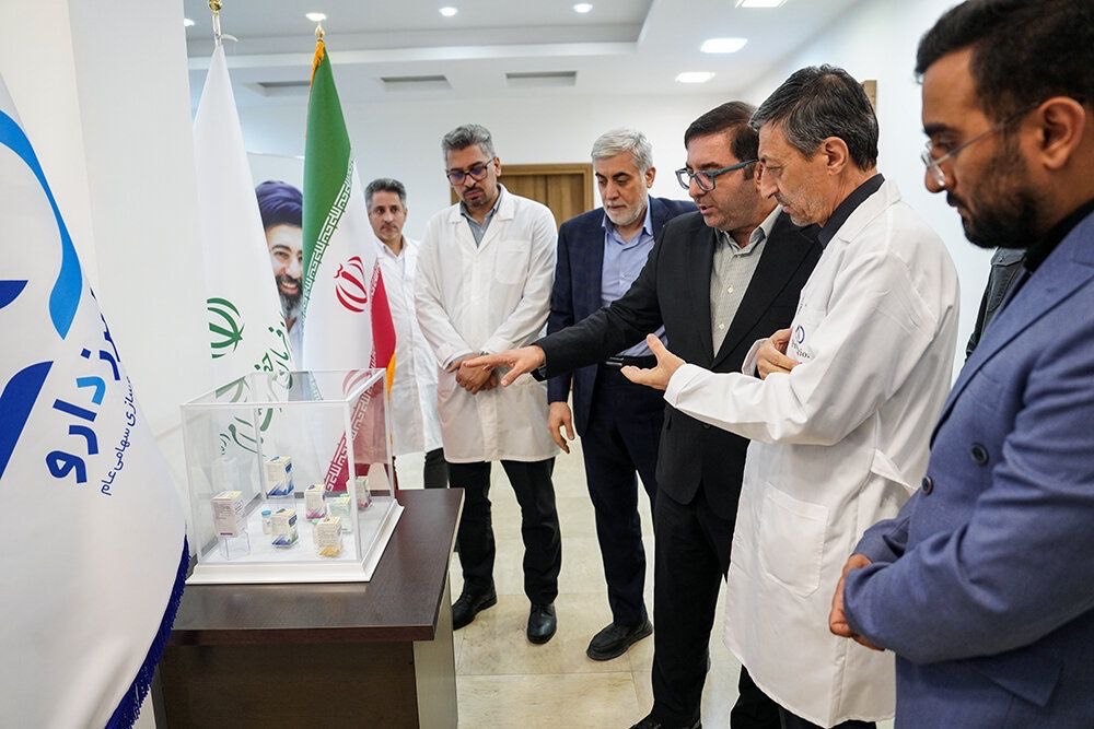 بازدید رئیس ستاد اجرایی فرمان امام از شرکت البرز دارو