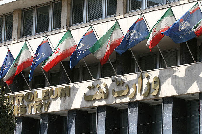 برکناری ۷۵ بازنشسته وزارت نفت از سمت‌های مدیریتی در اجرای قانون