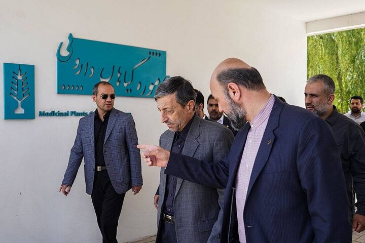 بازدید فتاح از شهرک دارویی برکت