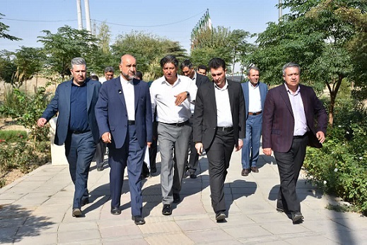 بررسی ۱۲ پروژه عمرانی گرمدره با حضور مدیران استانی